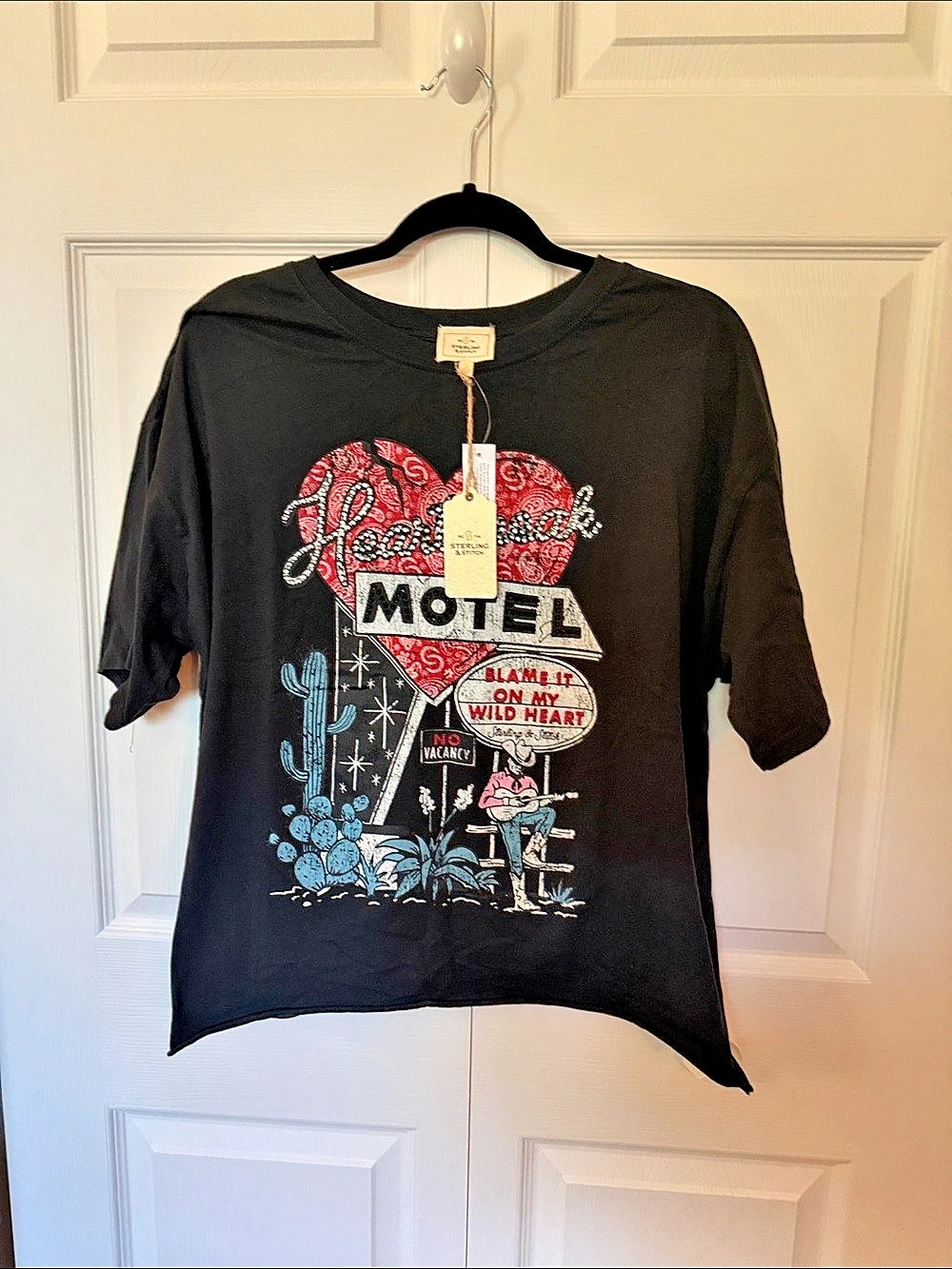 Buckle Black Graphic Short Sleeve Tee in Black & Red Size Large NWT